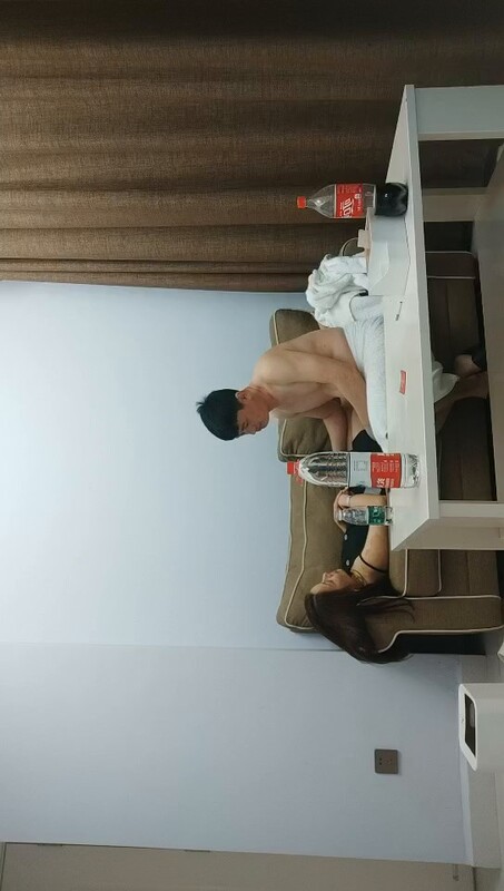 网恋三天奔现未婚骚女，口足伺候后开干，托起肥臀猛冲转入床战疯狂输出爽翻天！